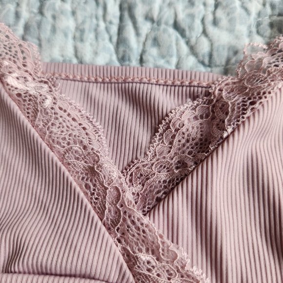 Intimate/Lounge Wear Crop Top and Shorts Se, Size M - Picture 4 of 7